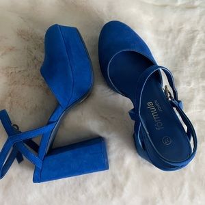 Formula Joven Blue Suede Pump NWT